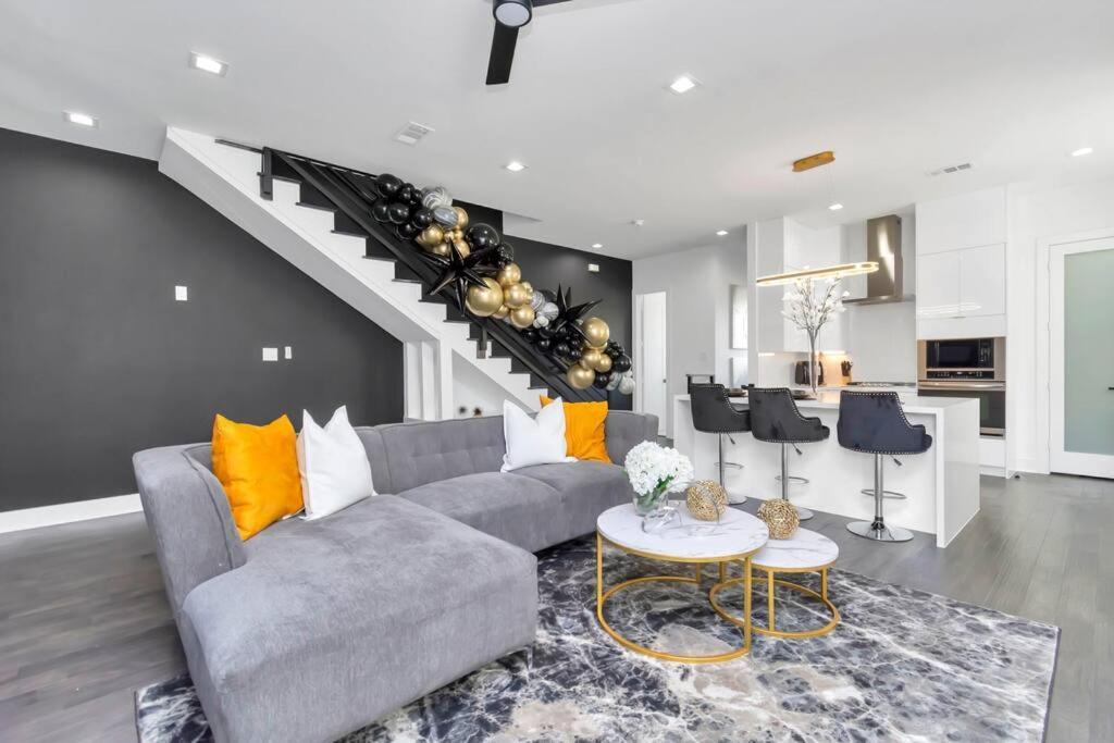 The Suite Spot! Downtown Skyline Views! Sleeps 12 Х'юстон Екстер'єр фото